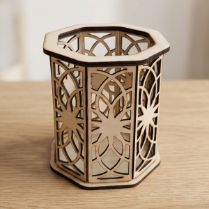 Pot a crayons octogonal en bois ajouré en rosace