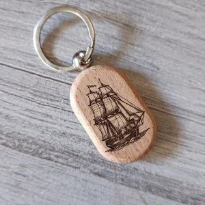 Porte-clés ovale en bois – Image 3